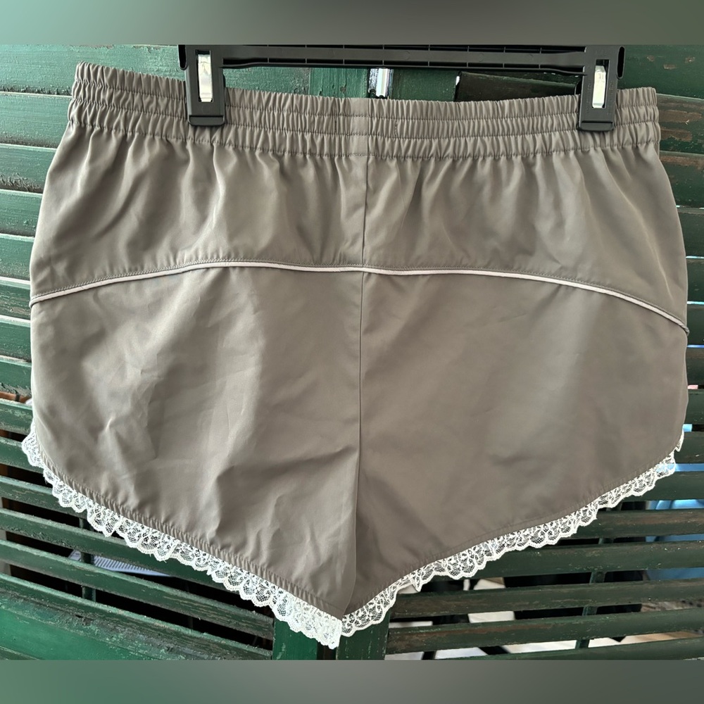 Sandy Liang Gray Lace Trim Women Shorts - Picture 3 of 5